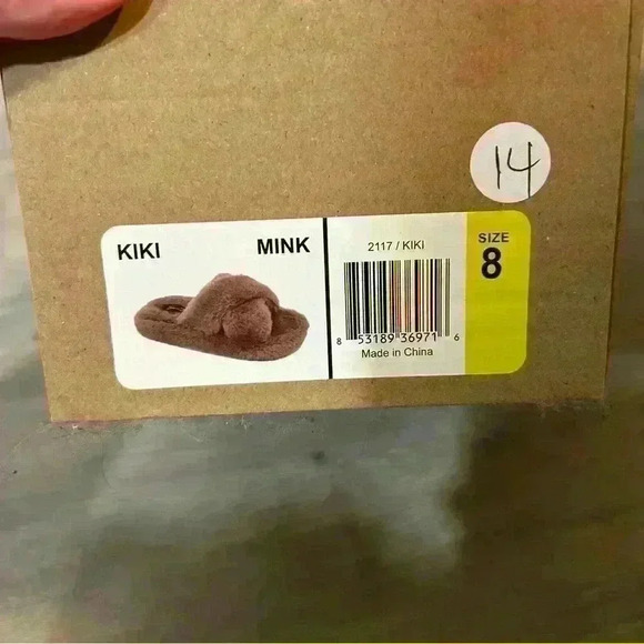 NIB Seven7 Tan Beige Brown Kiki Fuzzy Soft Slipper Lounge Sandals Women’s Size 8 - Picture 6 of 6